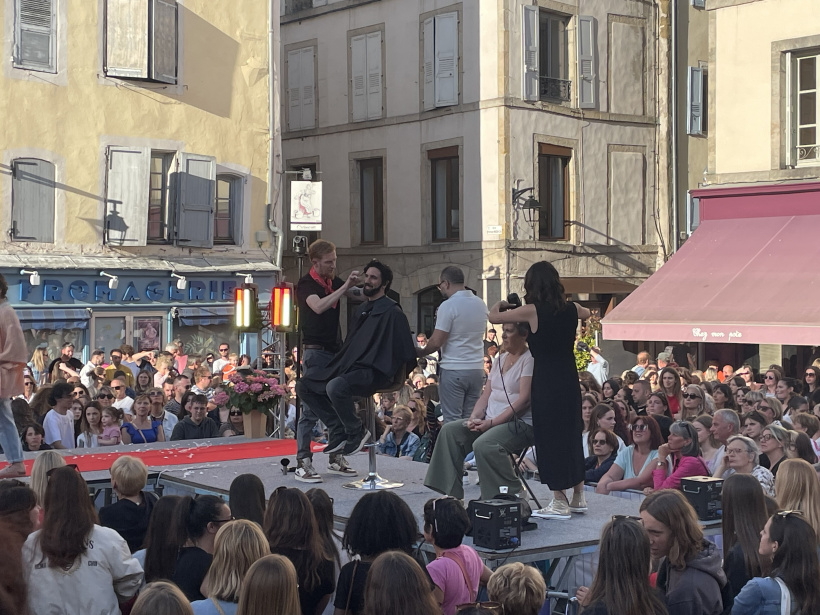 L'atelier coiffure en direct sur l'estrade