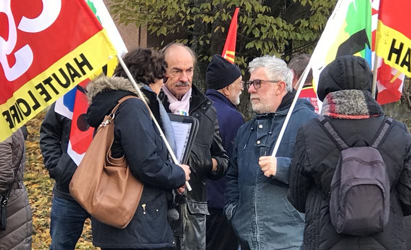 Sabine Bouquet avec Gilbert Ducarouge (au milieu) et Jean-Pierre Rioufrait de la FSU. 