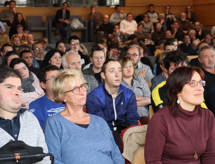 La salle du Département comble pour le sacre des lauréats.