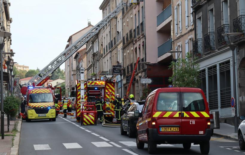 L'avenue Foch a été coupée dans les deux sens pour permettre aux pompiers d'intervenir. 