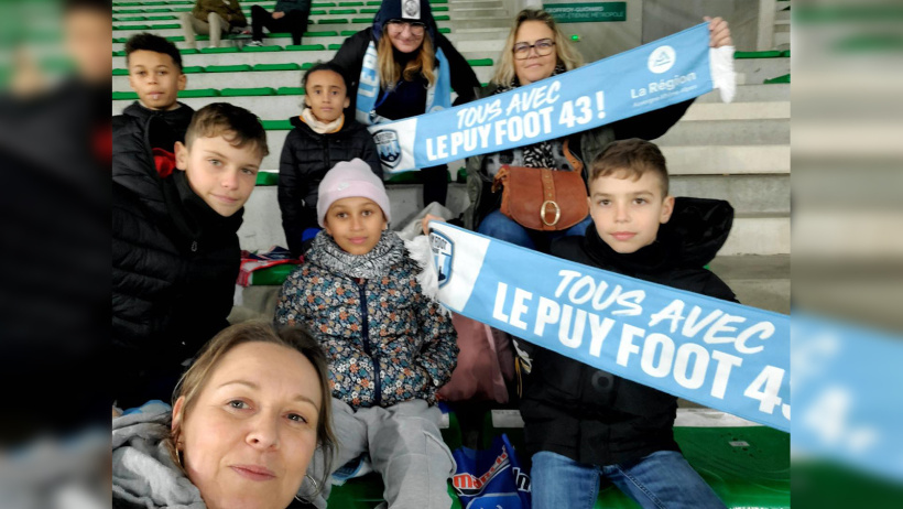 Les supporters  du match Le Puy Foot - Stade Rennais au stade Geoffroy-Guichard