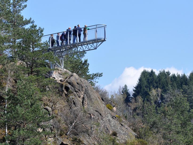 Le belvédère du Lignon offre un magnifique point de vue sur la passerelle.