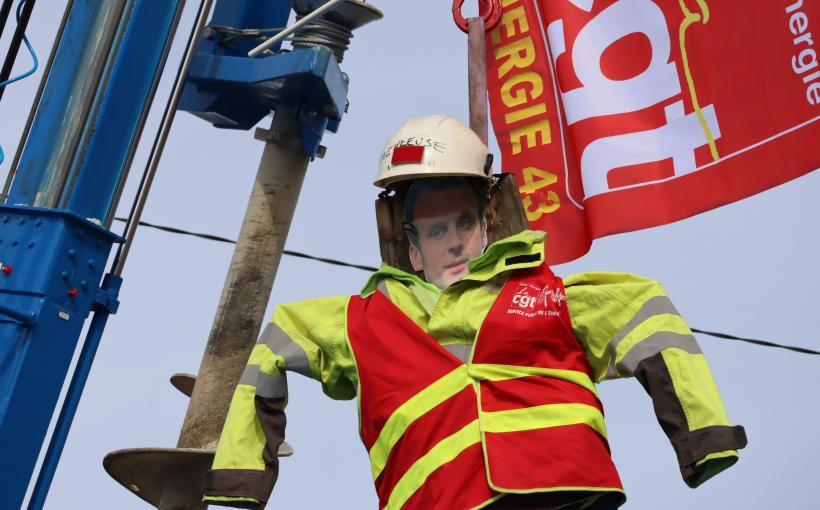 Le Président de la République dans la peau d'un technicien Edf au Puy-en-Velay.