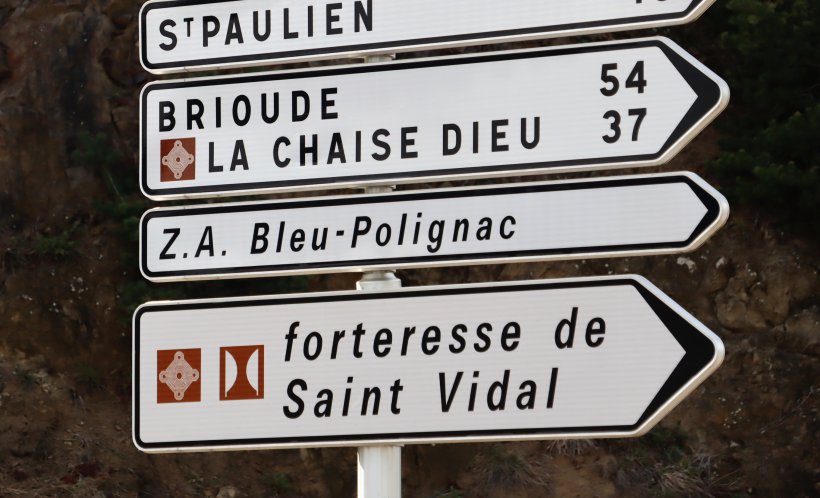 Au rond-point du Collet à Polignac, encore un panneau "trompeur". 