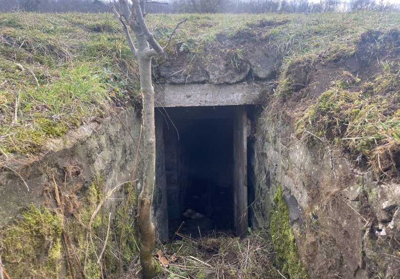 Le trou serait une galerie de captage, d'après les pompiers. 