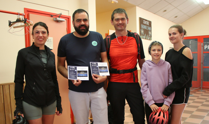 Christophe Puech et les gagnants d'un séjour à Lyon partent pour 25km de vélo