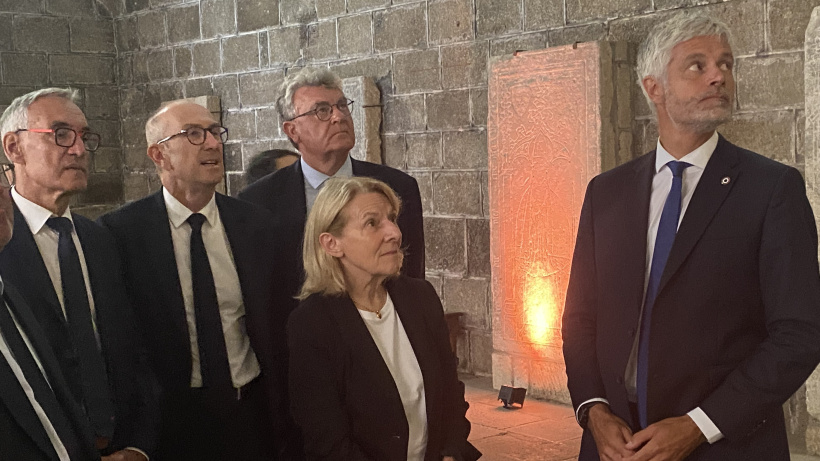 La ministre a visite la cathédrale, le baptistère, le cloître, le Logis des Clergeons...