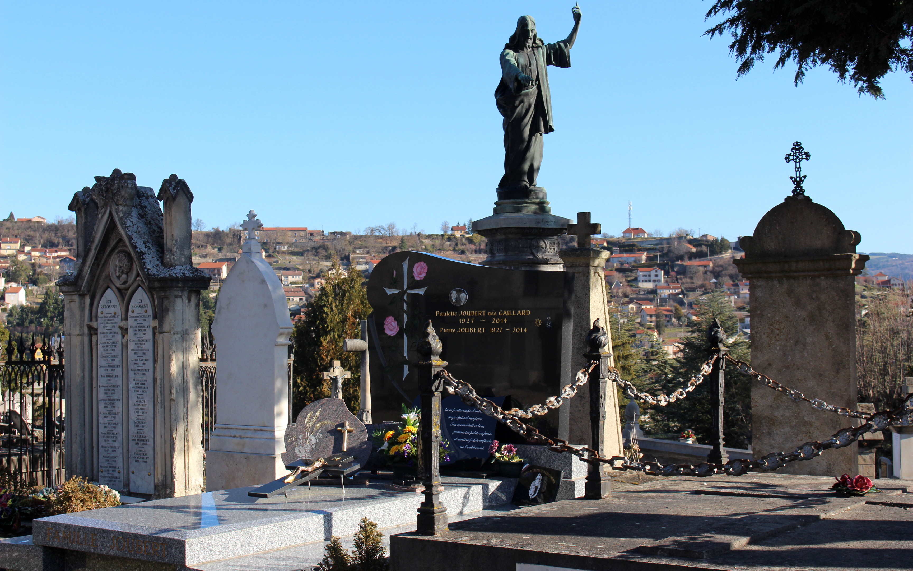 Des travaux nécessaires dans un cimetière ponot engorgé
